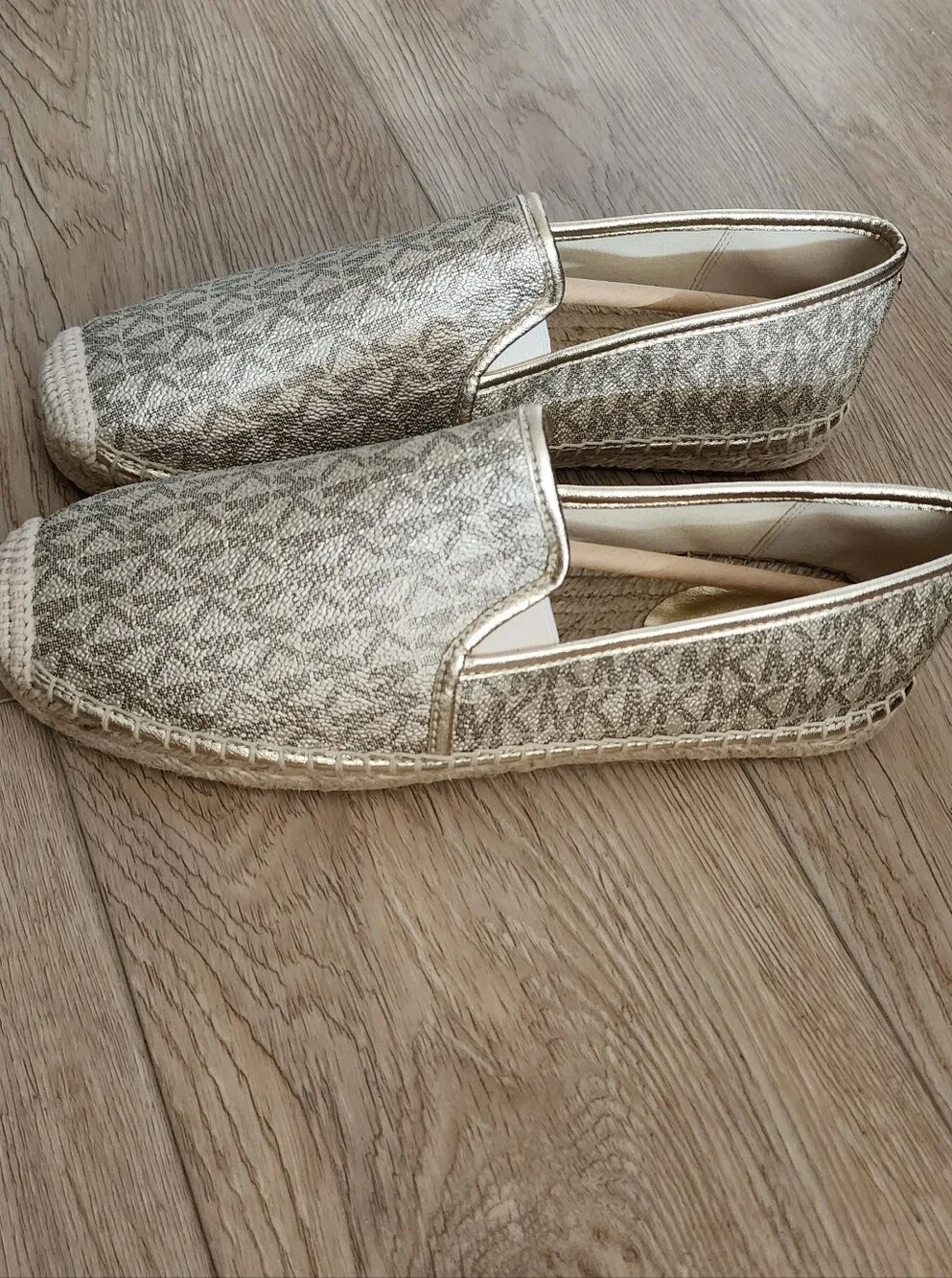 Michael Kors Hastings Metallic Canvas Signature Espadrille in Pale Gold Size 8
